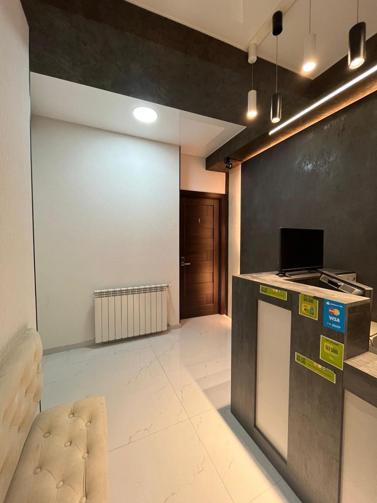Family Hotel Vere Tower Tbilisi Esterno foto
