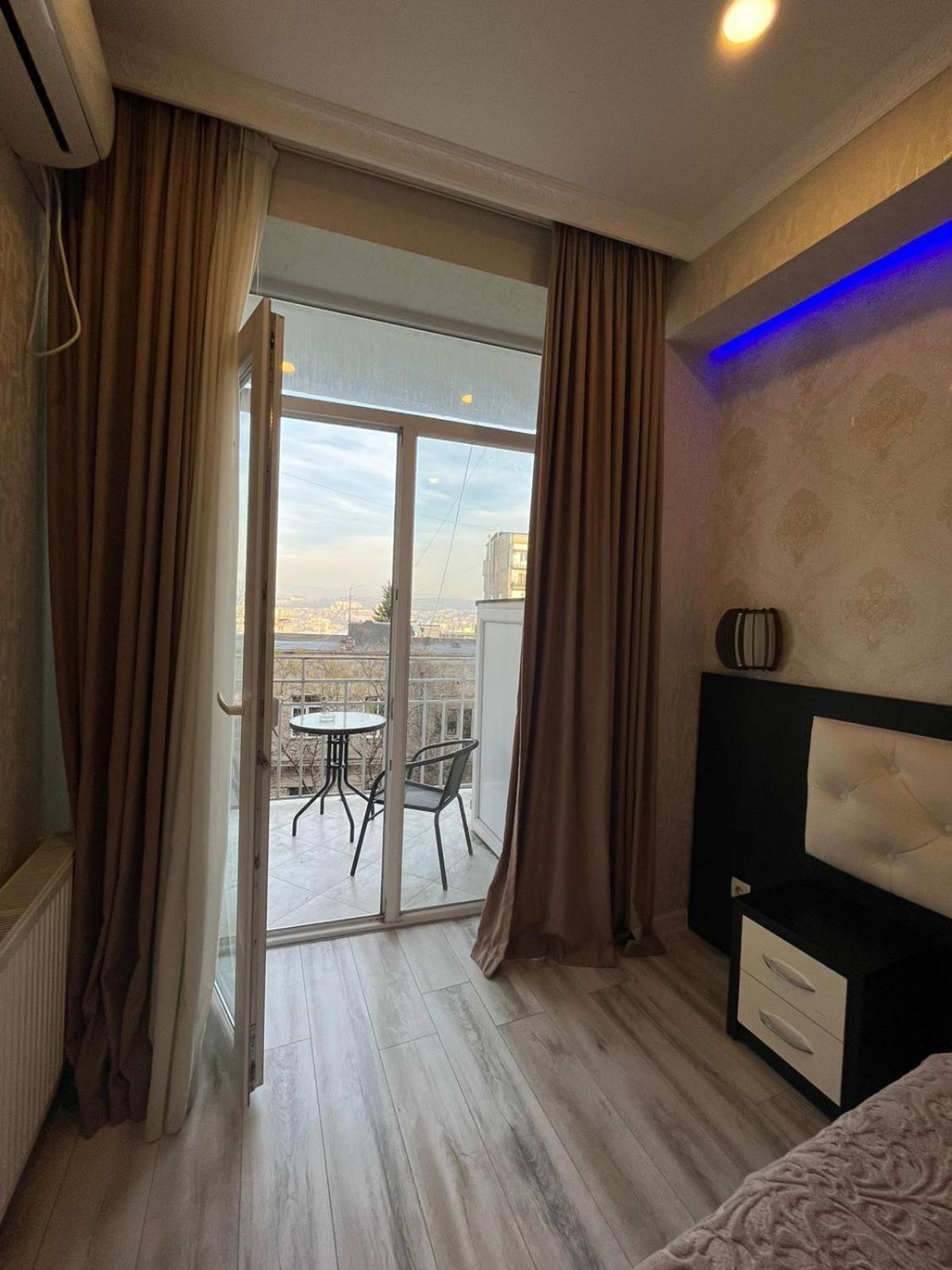 Family Hotel Vere Tower Tbilisi Esterno foto