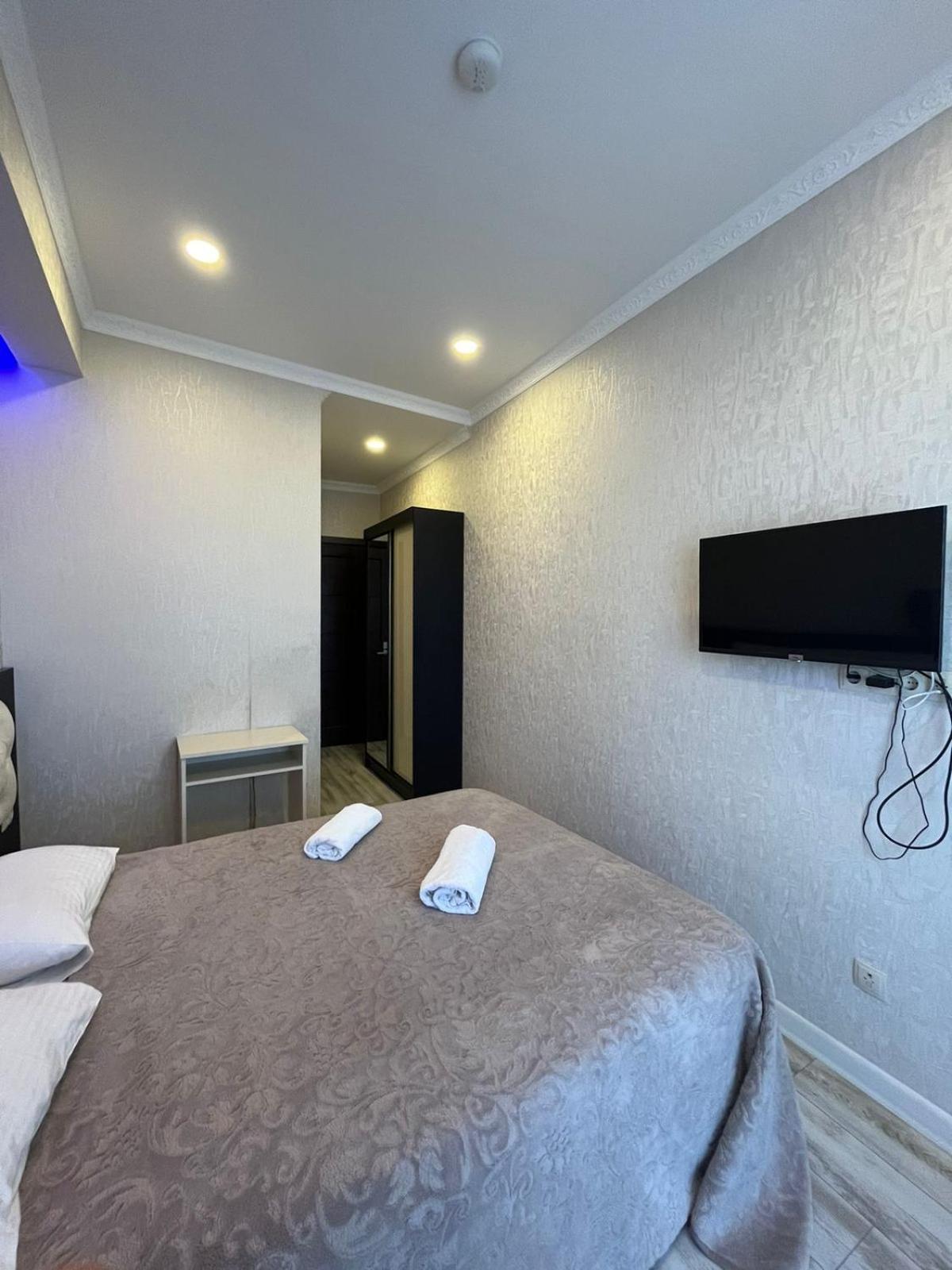 Family Hotel Vere Tower Tbilisi Esterno foto