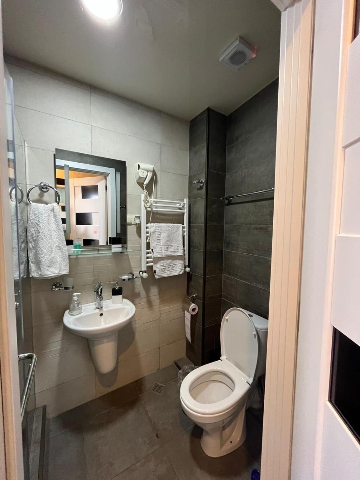 Family Hotel Vere Tower Tbilisi Esterno foto