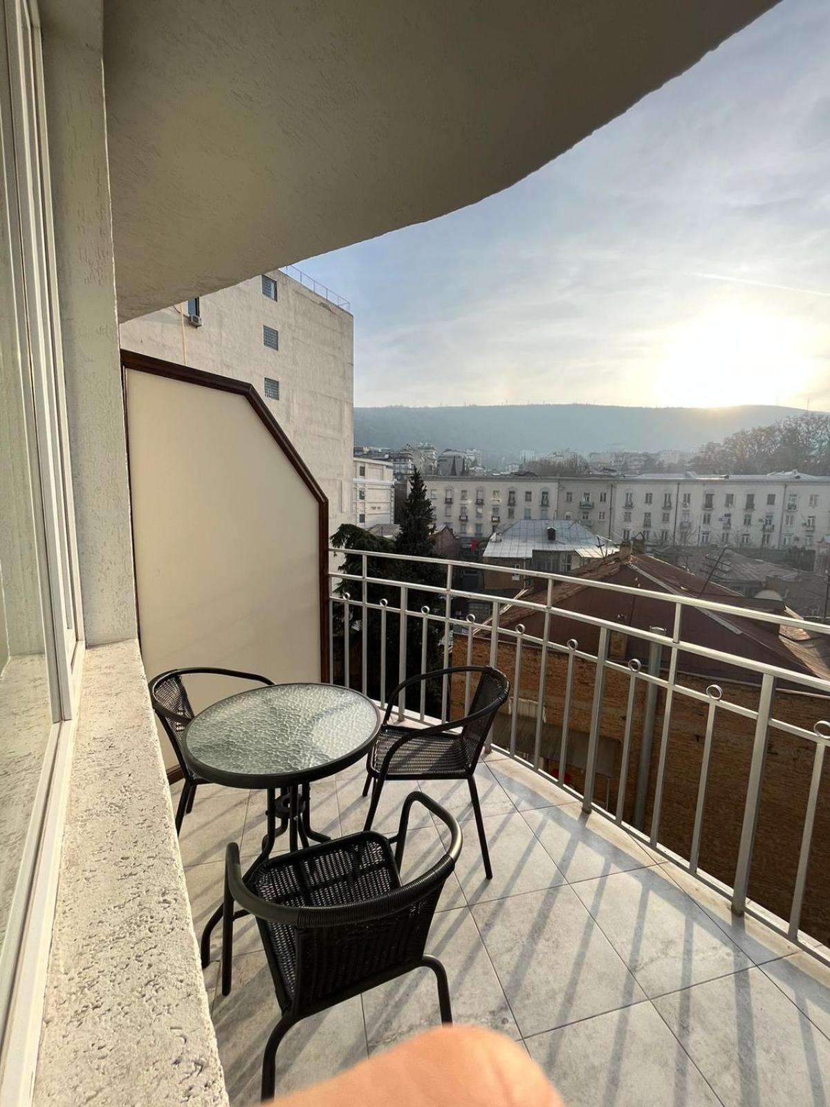 Family Hotel Vere Tower Tbilisi Esterno foto
