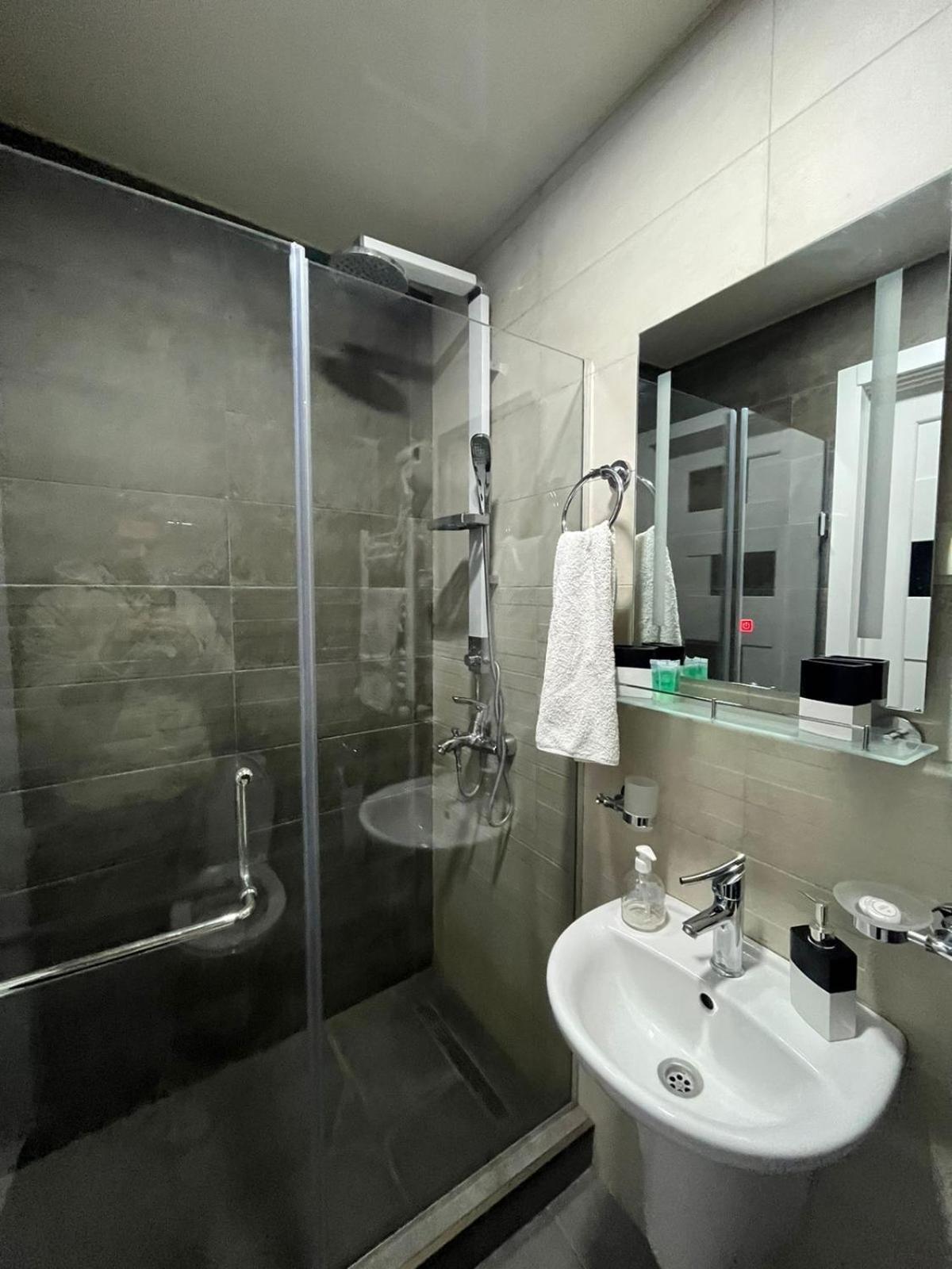 Family Hotel Vere Tower Tbilisi Esterno foto