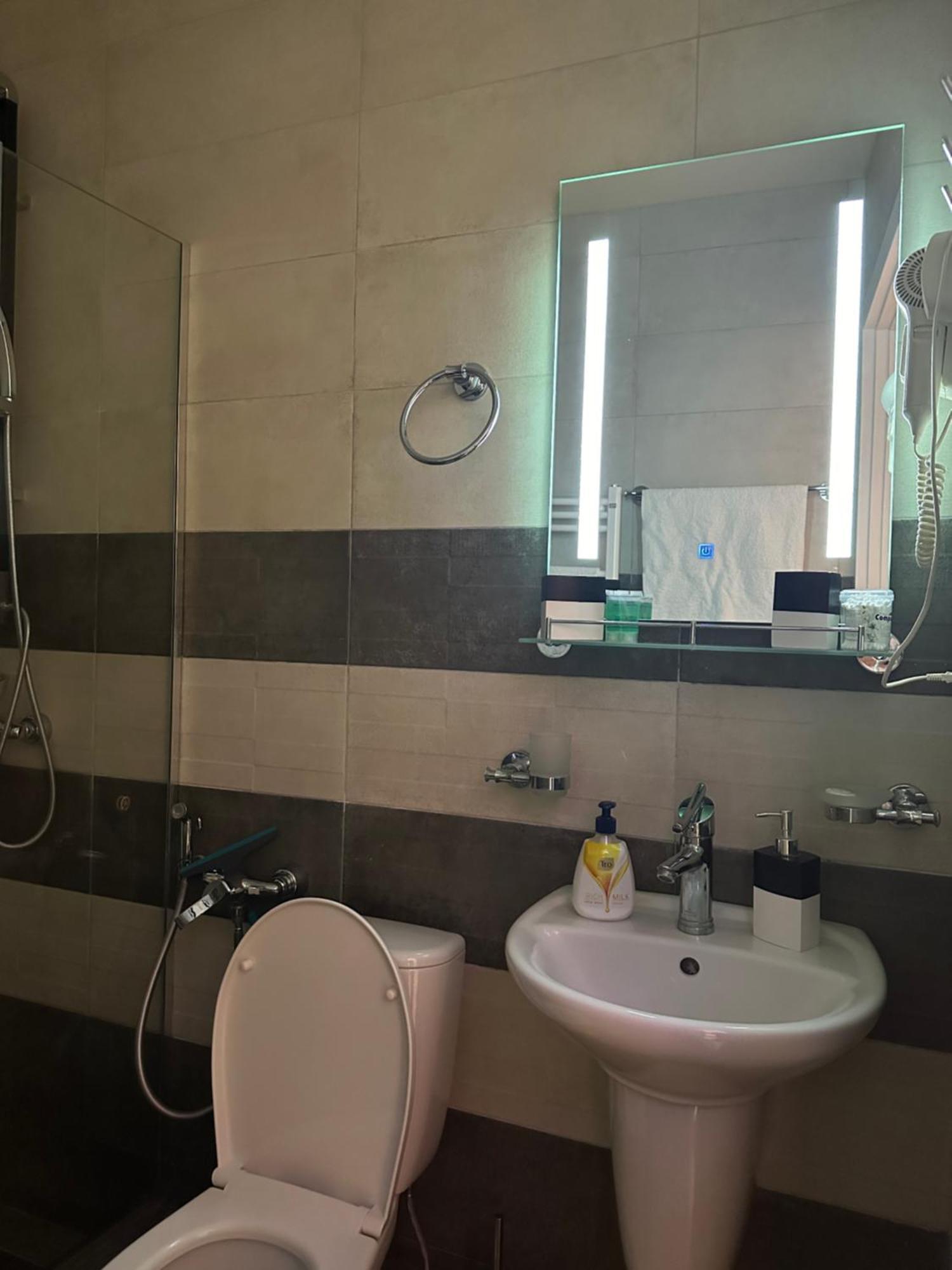 Family Hotel Vere Tower Tbilisi Esterno foto
