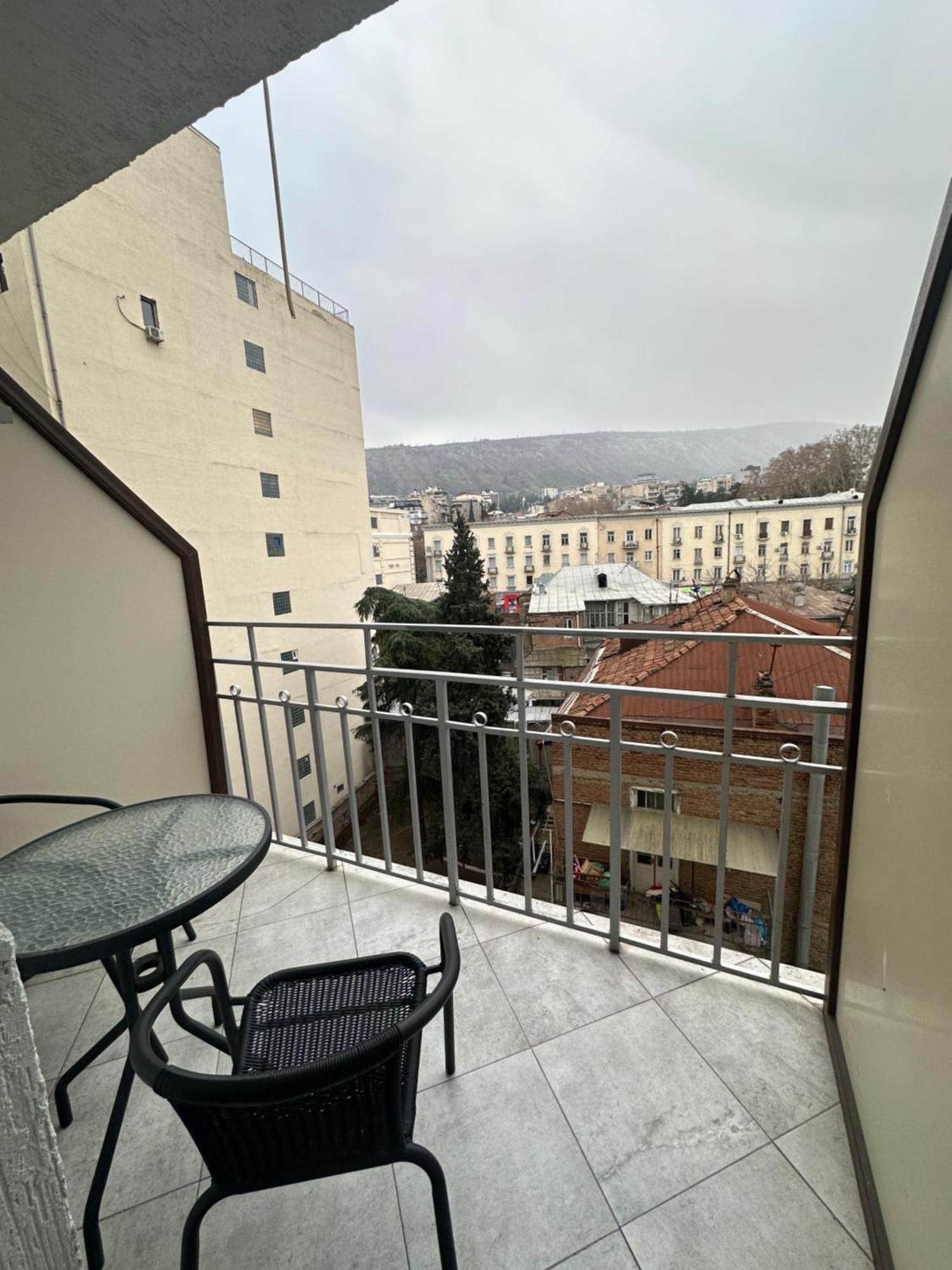 Family Hotel Vere Tower Tbilisi Esterno foto