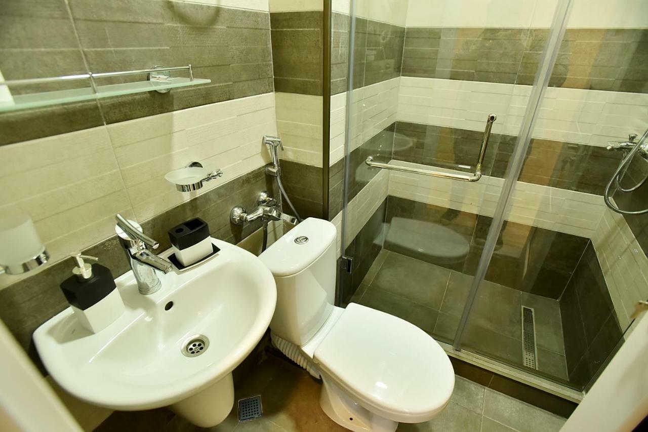 Family Hotel Vere Tower Tbilisi Esterno foto
