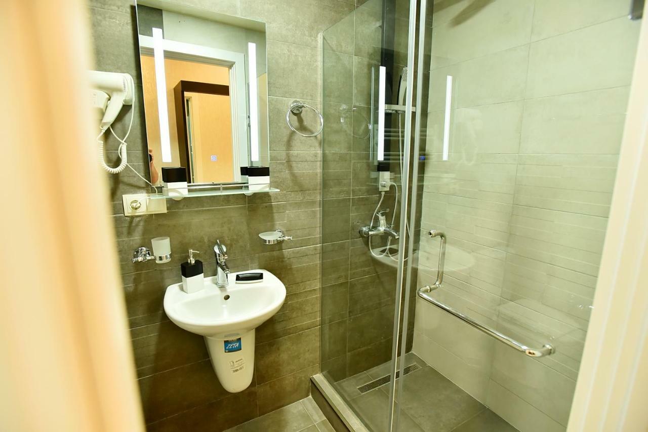 Family Hotel Vere Tower Tbilisi Esterno foto