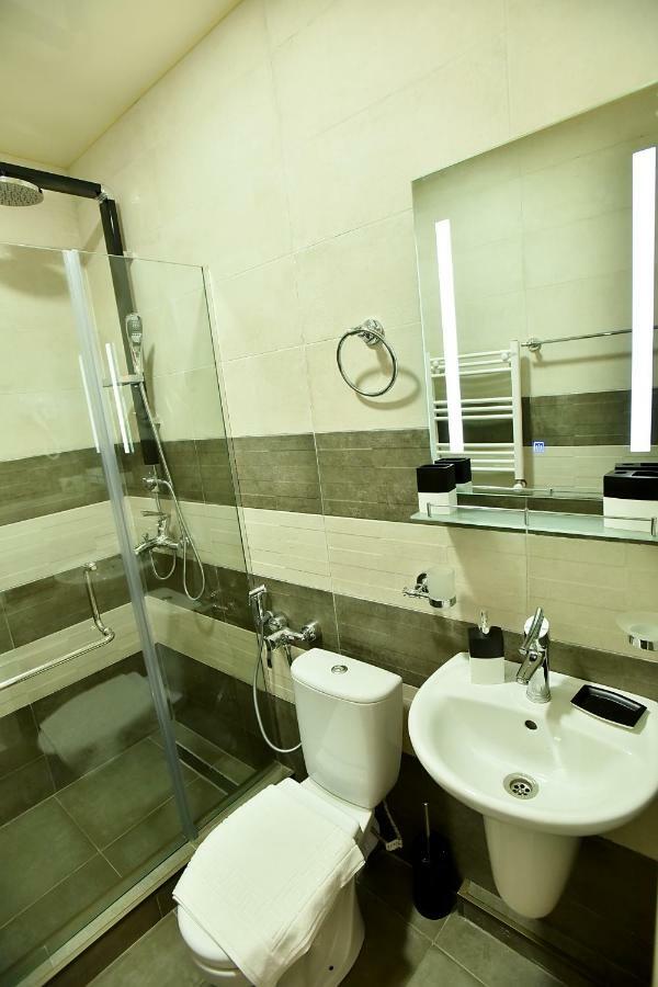 Family Hotel Vere Tower Tbilisi Esterno foto
