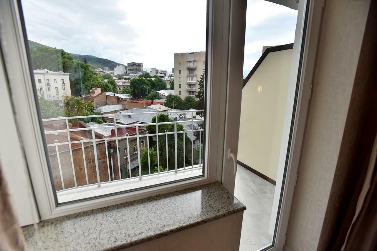 Family Hotel Vere Tower Tbilisi Esterno foto