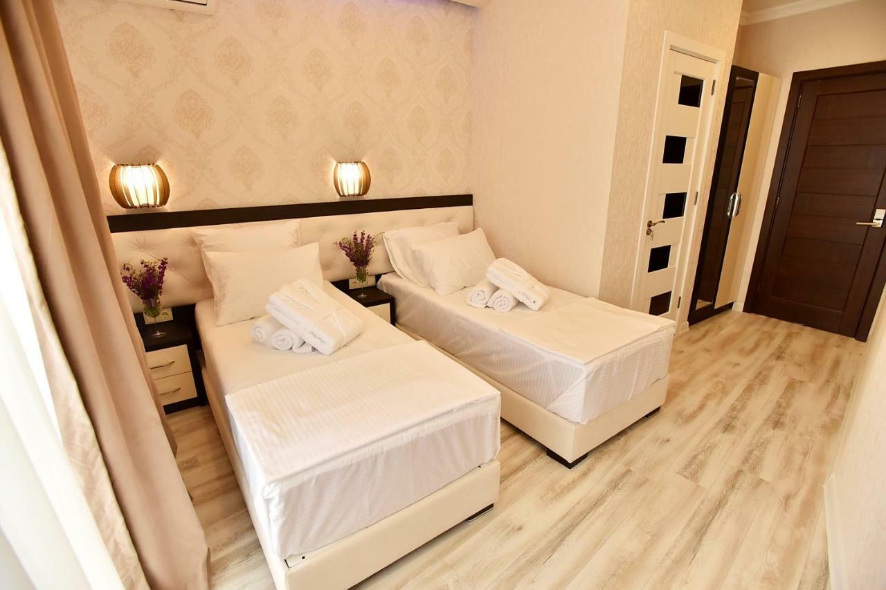 Family Hotel Vere Tower Tbilisi Esterno foto