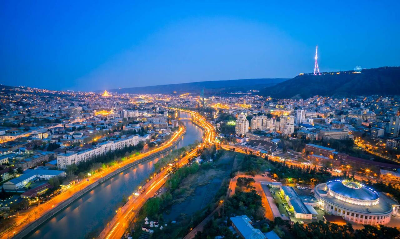 Family Hotel Vere Tower Tbilisi Esterno foto