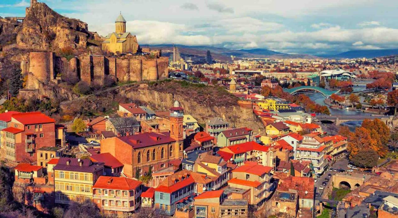 Family Hotel Vere Tower Tbilisi Esterno foto